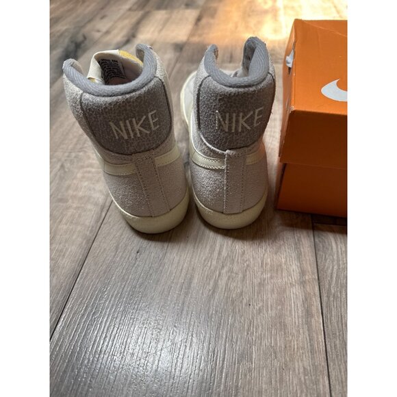 Nike Blazer Mid 77 PRM Sneakers Light Bone/Coconut Milk Womens Size 5.5 Suede Hi - Picture 4 of 10